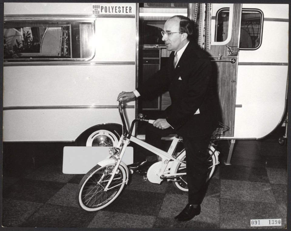 Openingen, tentoonstellingen, caravans, Cals, Jo, Caravan 67, Bestanddeelnr 091-1390