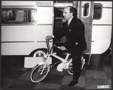 Openingen, tentoonstellingen, caravans, Cals, Jo, Caravan 67, Bestanddeelnr 091-1390