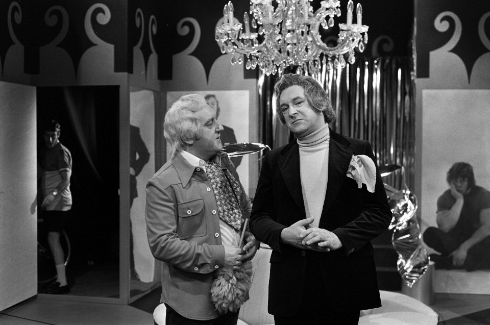 Opname voor TV-show Mounties, met Piet Bambergen (l) en René van Vooren, Bestanddeelnr 926-1184