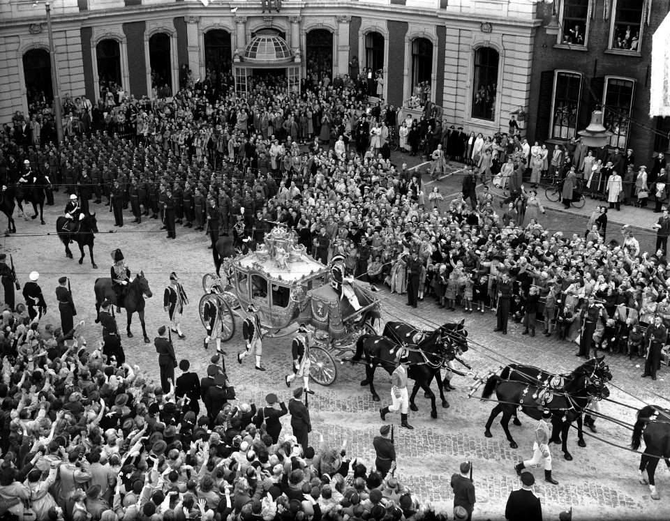 Openingen Staten Generaal Gouden Koets op Kneuterdijk, Bestanddeelnr 904-1956