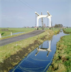 Ophaalbrug bij Schellingwoude met in de verte Ransdorp (1960)