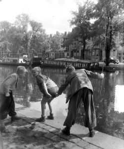 Opening visseizoen. Amsterdamse jeugd op 1e woensdag in juni, Bestanddeelnr 905-7568