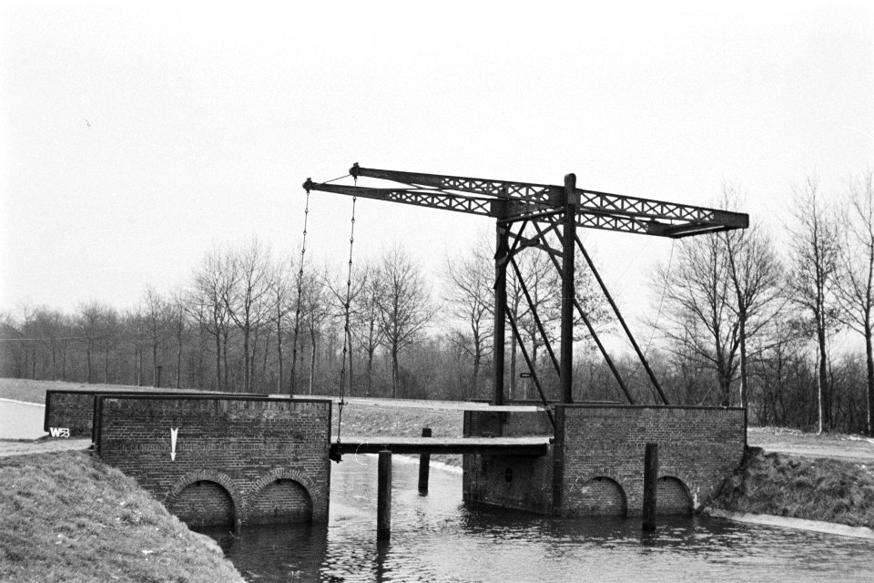 Ophaalbrug over kanaal Almelo-Nordhorn bij Weerselo (Ruilverkaveling Ootmarsum), Bestanddeelnr 170-1443