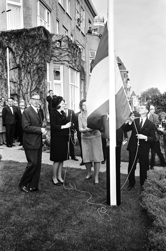 Openingen, prinsessen, vlaggen, Beatrix, prinses, Bestanddeelnr 919-7280
