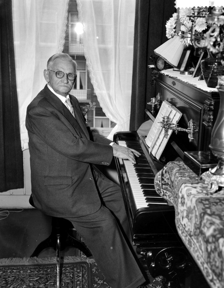 Operazanger Jules Moes wordt 6 november 80 jaar, Bestanddeelnr 910-7942