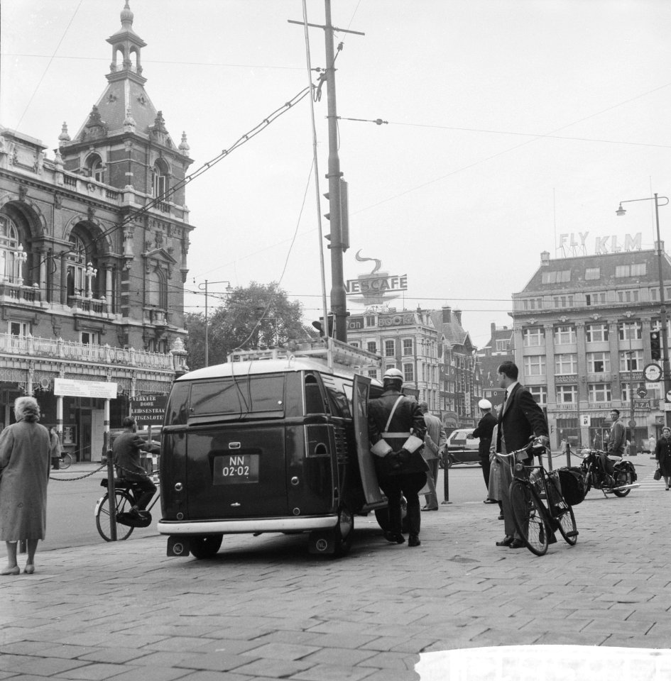 Operatie Leidsestraat gestart, mobilofoonwagen op het Leidseplein, Bestanddeelnr 911-5581