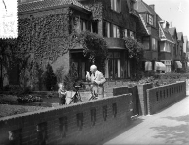 Operatie scheiding Friese Siamese tweeling (Dr. H. L. Straat , Dr. V. A. Brons ), Bestanddeelnr 906-4918
