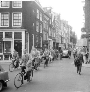 Operatie Leidsestraat gestart, spiegelstraat wordt nu doo de fietsers gebruikt, Bestanddeelnr 911-5582