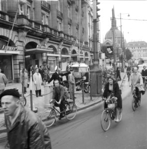 Operatie Leidsestraat gestart, verkeer op het Leidseplein, Bestanddeelnr 911-5579
