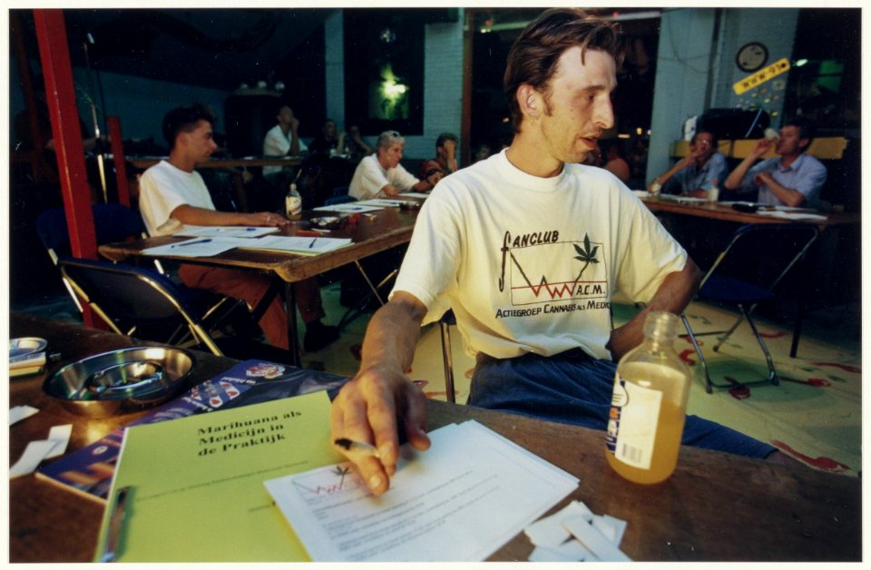 Oprichting van de Actiegroep Cannabis als Medicijn (ACM) in de Willie Wortel Workshop aan de Raamsingel. Foto Eigenaar Nol van Schaik (), NL-HlmNHA 54037200