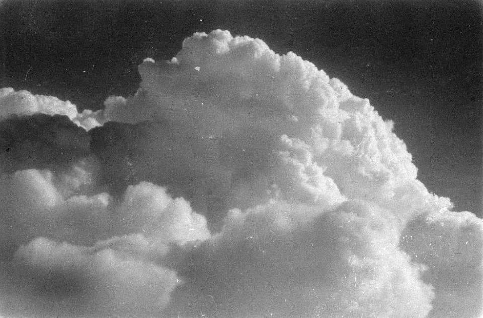 Opnamen vanuit vliegtuig. Wolkenlucht, Bestanddeelnr 7501