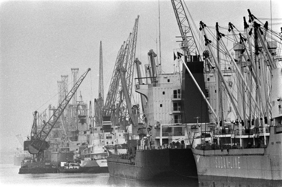 Opnieuw stakingen in de stukgoedsector in de Rotterdamse haven een beeld van de, Bestanddeelnr 933-0772