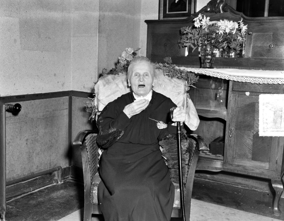 Opoe Schultz in Nijmegen 103 jaar, Bestanddeelnr 904-6803