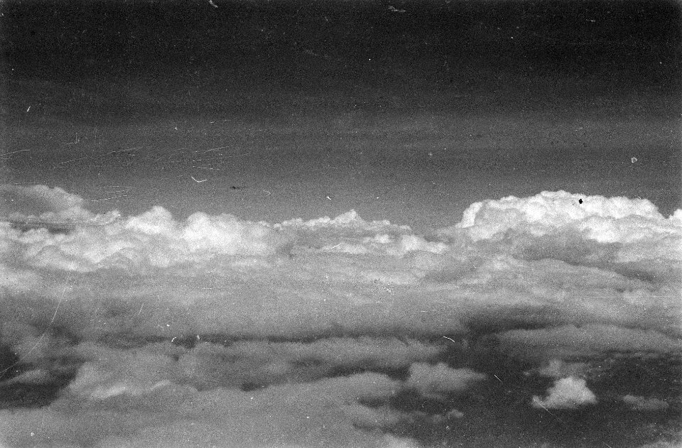 Opnamen vanuit vliegtuig. Wolkenlucht, Bestanddeelnr 7503