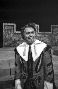 Opera I Puritani in Stadsschouwburg Lorenzo Faetanio , bas, Bestanddeelnr 913-4337