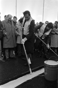 Opening weg A6 door minister Smit Kroes Han Lammers trekt streep, Bestanddeelnr 933-4780