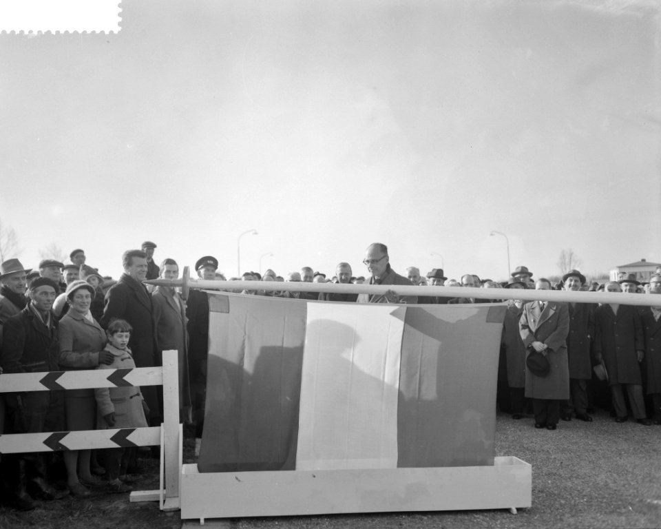 Openstelling van de Rijksweg 15 , deel Tiel Meteren openstelling door ir. A. G. , Bestanddeelnr 911-0095
