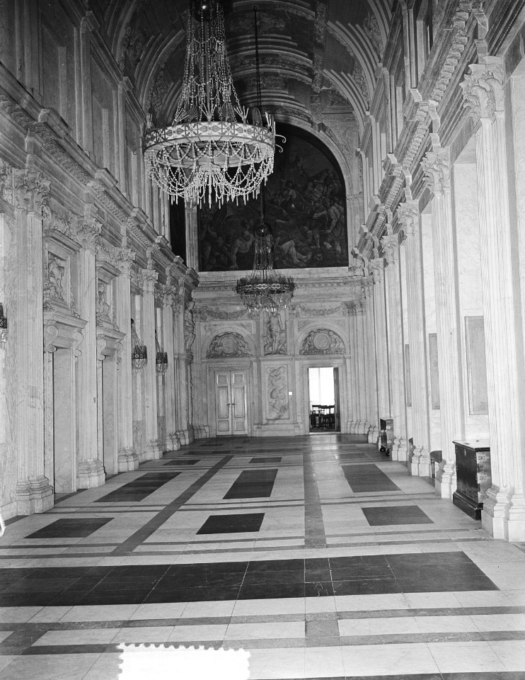 Opnamen Paleis Dam Amsterdam. Galerijrand van de burgerzaal, Bestanddeelnr 905-7167