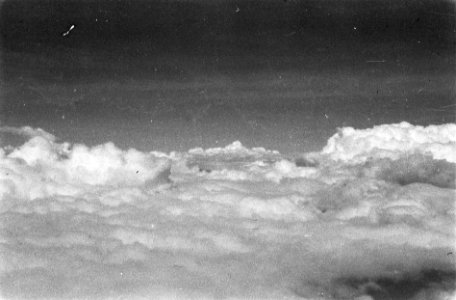 Opnamen vanuit vliegtuig. Wolkenlucht, Bestanddeelnr 7502