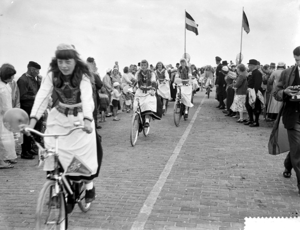 Opening wegverbinding met het voormalige eiland Marken en het vasteland, de Mark, Bestanddeelnr 910-5104