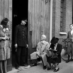 Opschrift achterzijde foto zie 041 0136 Dit echtpaar heeft veel geleden tijd, Bestanddeelnr 900-2937