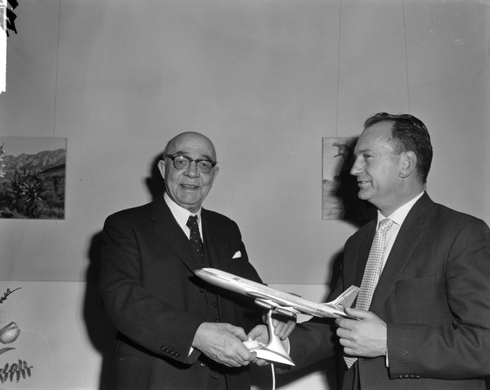 Opening Zuid-Afrikaanse Lugdiensgebouw door Zuid-Afrikaan Ambassadeur H A Rust, Bestanddeelnr 914-8368