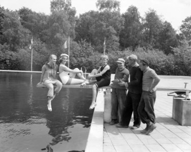 Opening zwembad in Rhenen aangetast, Bestanddeelnr 908-6228