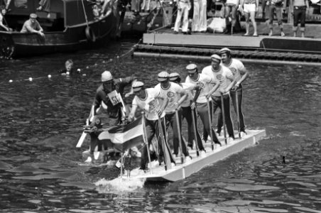 Opnamen Vlieg er eens uit in Enkhuizen door TROS TV over het water lopen op , Bestanddeelnr 928-6350