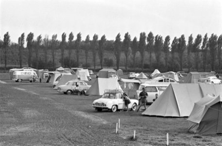 Openluchthotel met 1000 gasten op IJsclubterrein, Bestanddeelnr 915-3949