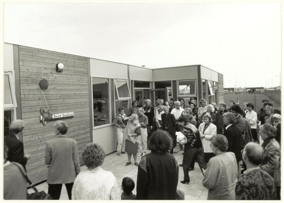 Opening van kindercrèche Beer Bodoni door Karin Adelmund. NL-HlmNHA 54031938