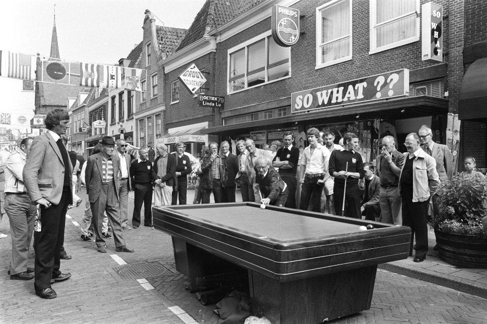 Openluchtbiljarten in de straten van Hoorn, Bestanddeelnr 931-6081