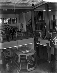 Opening veiligheidsbeurs in de Veiligheidsmuseum door Mr. F. H. C. Van Wijck, Bestanddeelnr 910-1886
