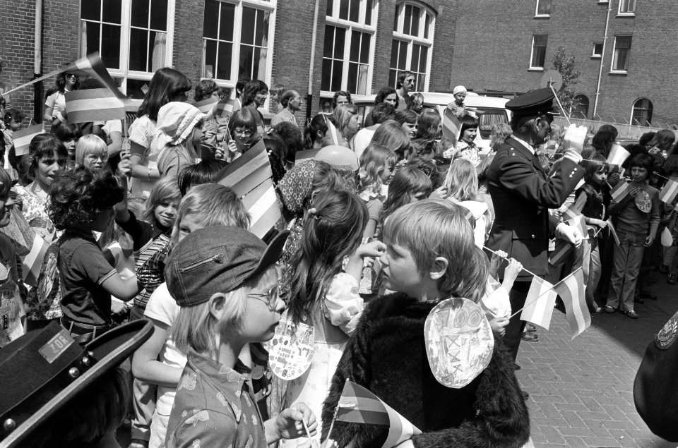 Optreden buiten van de Amsterdamse Politiekapel, Bestanddeelnr 927-9782