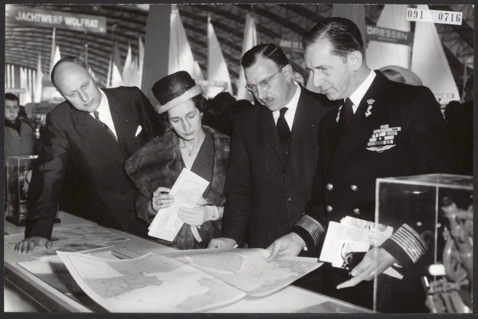 Openingen, tentoonstellingen, staatssecretarissen, Hiswa Goedkamp, Laar,L.J.M., , Bestanddeelnr 091-0716