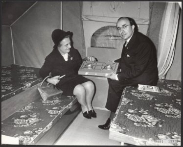Openingen, tentoonstellingen, caravans, Cals, Jo, Caravan 67, Bestanddeelnr 091-1392