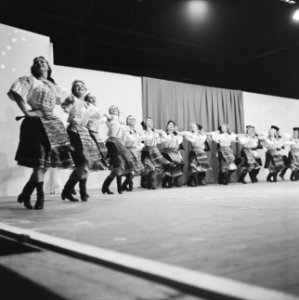 Optreden van het Moisejev Ballet uit Moskou in de Ahoy te Rotterdam, Bestanddeelnr 911-7957