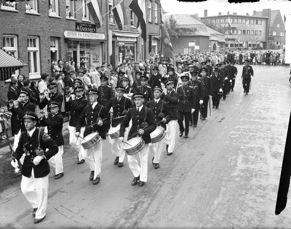 Optocht 300-jarig bestaan schutterij St Bavo, Bestanddeelnr 904-0479