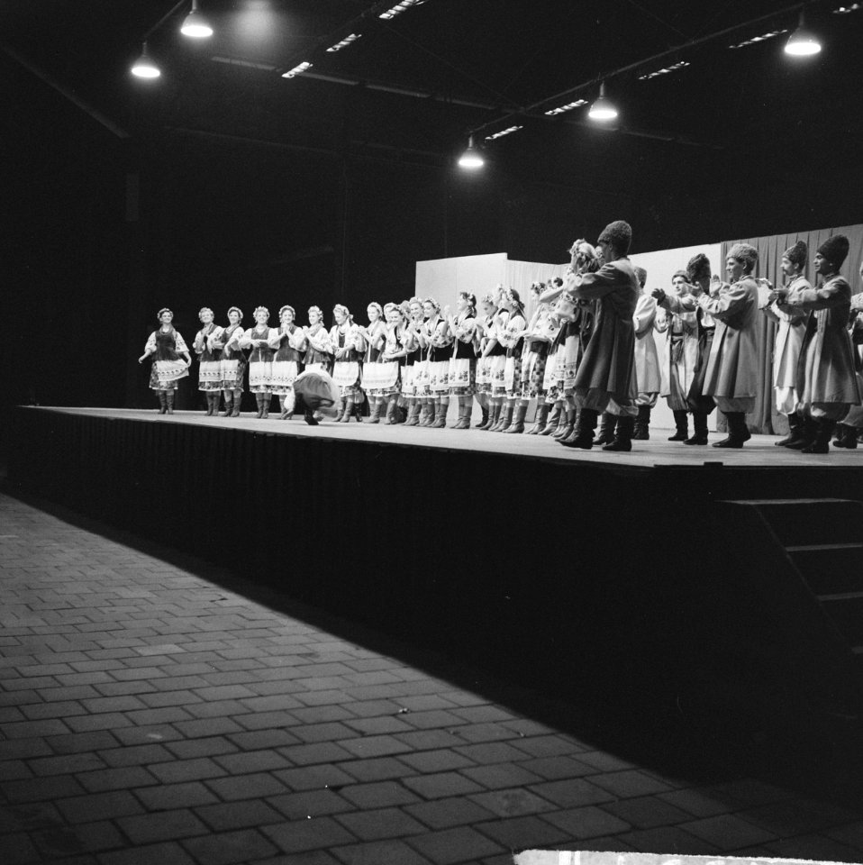 Optreden van het Moisejev Ballet uit Moskou in de Ahoy te Rotterdam, Bestanddeelnr 911-7954