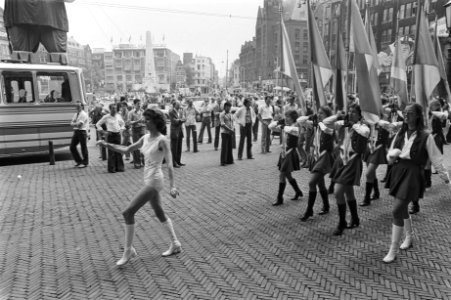 Optreding Marching Band uit Connecticut VS in Amsterdam op de Dam, Bestanddeelnr 929-7592