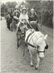 Optocht van de School voor Praktische Vorming in de Oosterhoutlaan. NL-HlmNHA 54025996