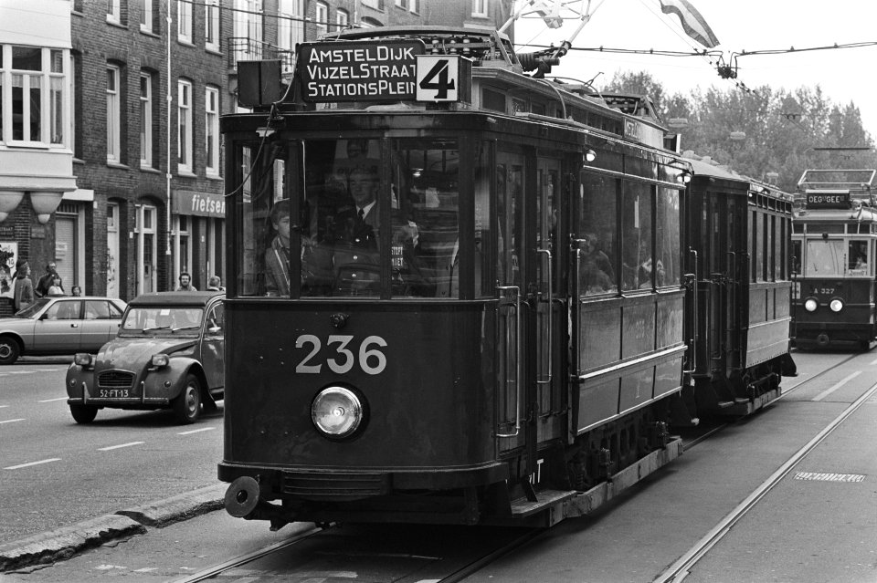 Optocht historische trams door Amsterdam, Tram 81 beeld uit optocht een historische Amsterdamse tram., Bestanddeelnr 931-4898