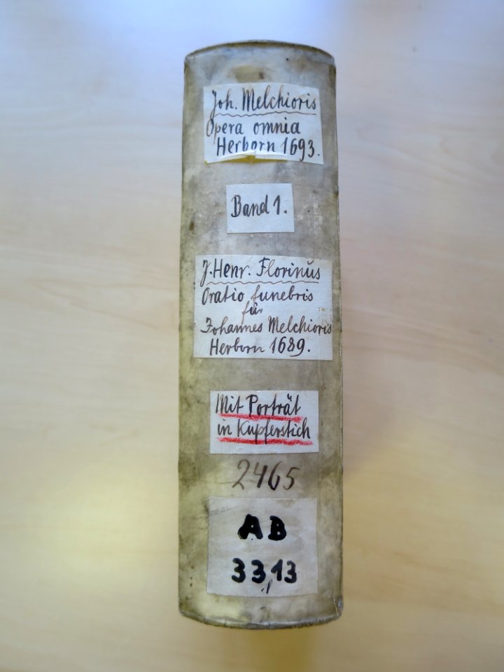 Opera Omnia Rücken Bibliothek Seminar Herborn