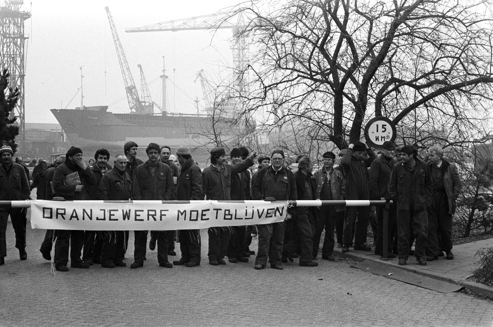 Oranjewerf in Amsterdam-Noord bezet in verband met dreigende sluiting. Werknemer, Bestanddeelnr 931-9854