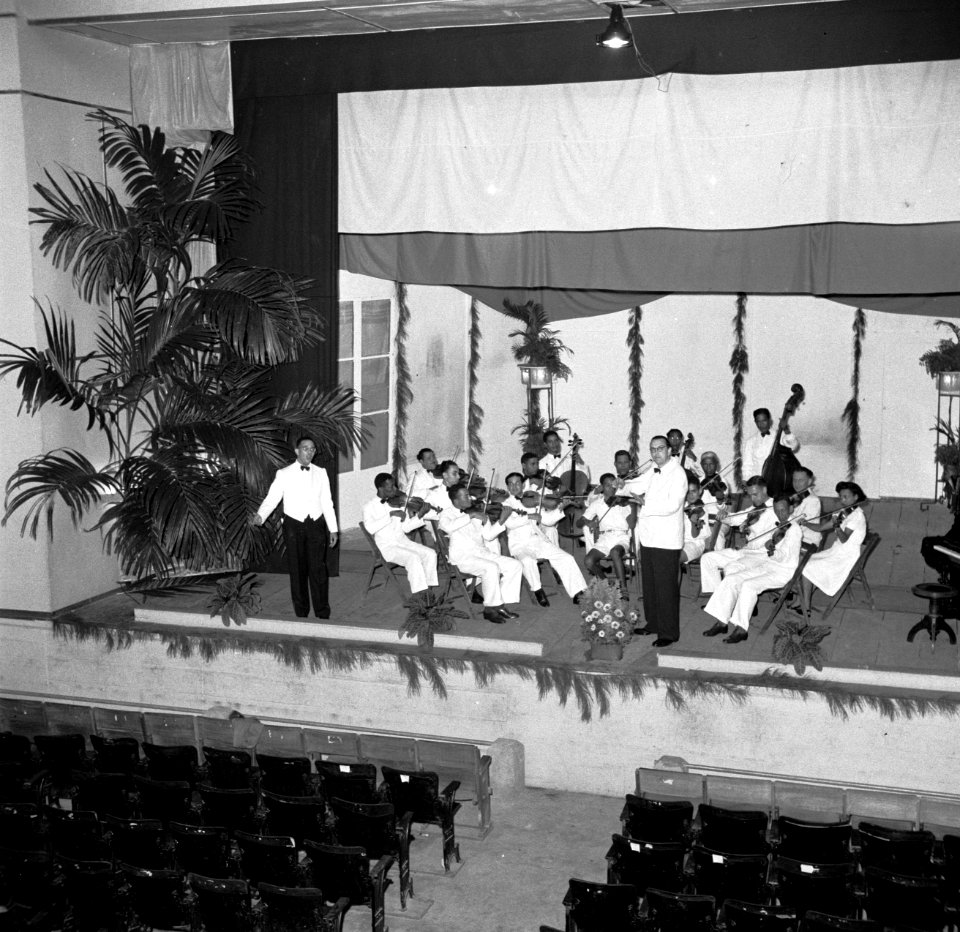 Optreden van een band in Paramaribo, Bestanddeelnr 252-6078