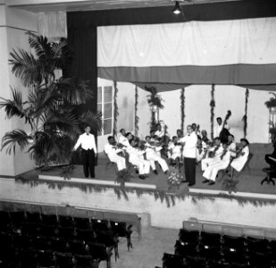 Optreden van een band in Paramaribo, Bestanddeelnr 252-6078