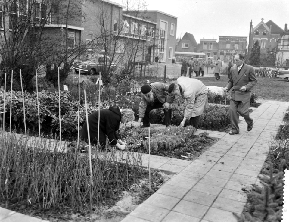 Opening van zelfbedieningstuin in Boskoop, Bestanddeelnr 910-2140