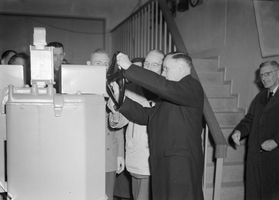 Openingen, gemalen, mensen, commissaris der koningin jhr quarles van ufford, Bestanddeelnr 165-0023