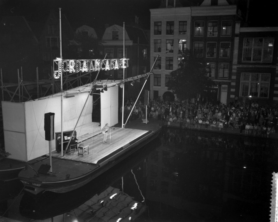 Optreden van het Jordaancabaret op 2 zolderschuiten, Bestanddeelnr 911-5903