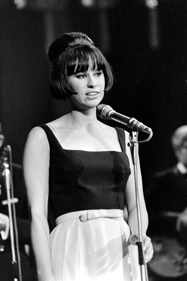 Optreden van de Amerikaans-Braziliaans zangeres Astrud Gilberto, Bestanddeelnr 919-6267