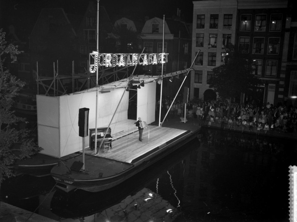 Optreden van het Jordaancabaret op 2 zolderschuiten, Bestanddeelnr 911-5902